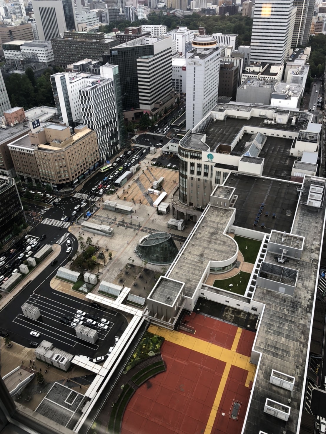 JRタワーホテルからの眺め・線路と札幌の街並み